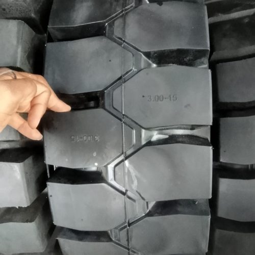 PNEU 1300-15/8.0 MACIÇO